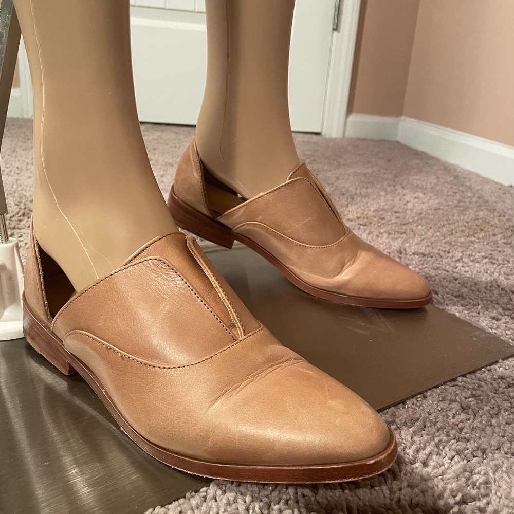 Nisolo Emma d’Orsay Oxford 2.0 Tan Leather Flats with Pointed Toe and Low Heel